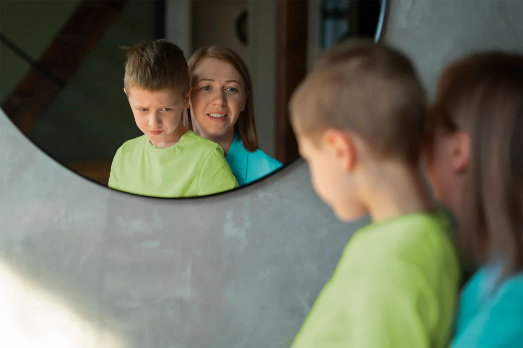 Woman and her child in front of a mirror.
